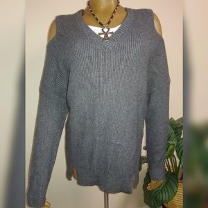 NWT Lysse cold shoulder sweater